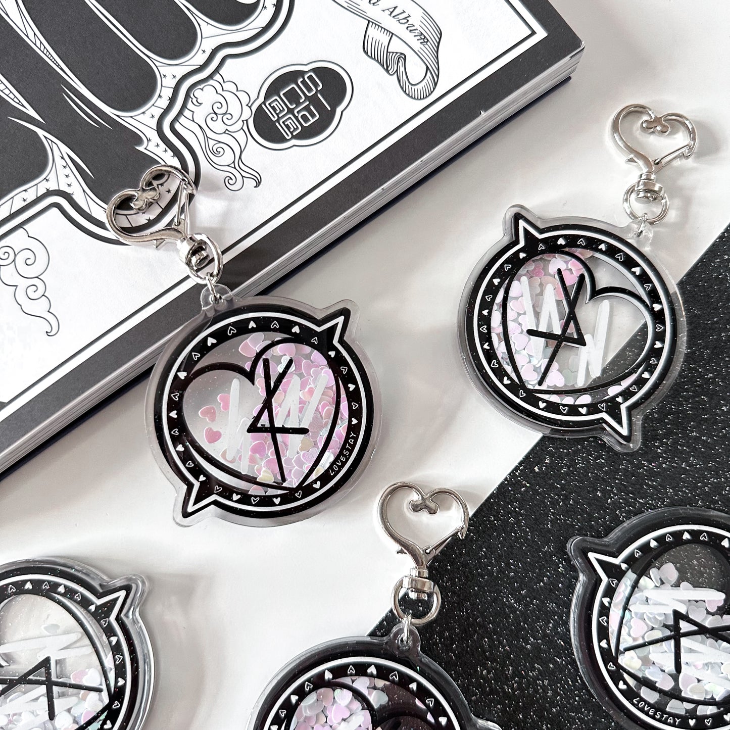 SKZ Compass shaker keychain Black